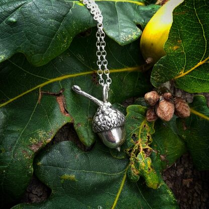 Acorn-necklace-natural-background-1