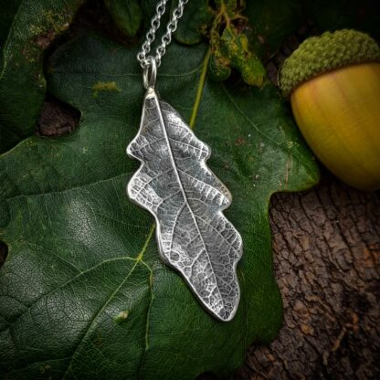 Oak best sale leaf necklace