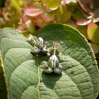 allium-seed-earring-natural-background-2