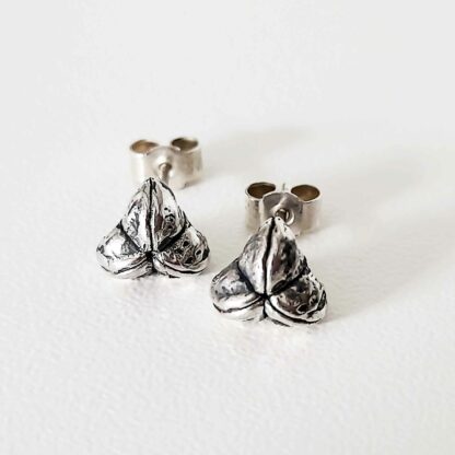 allium-seed-earring-white-background