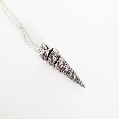 auger-turitila-shell-necklace-white-background