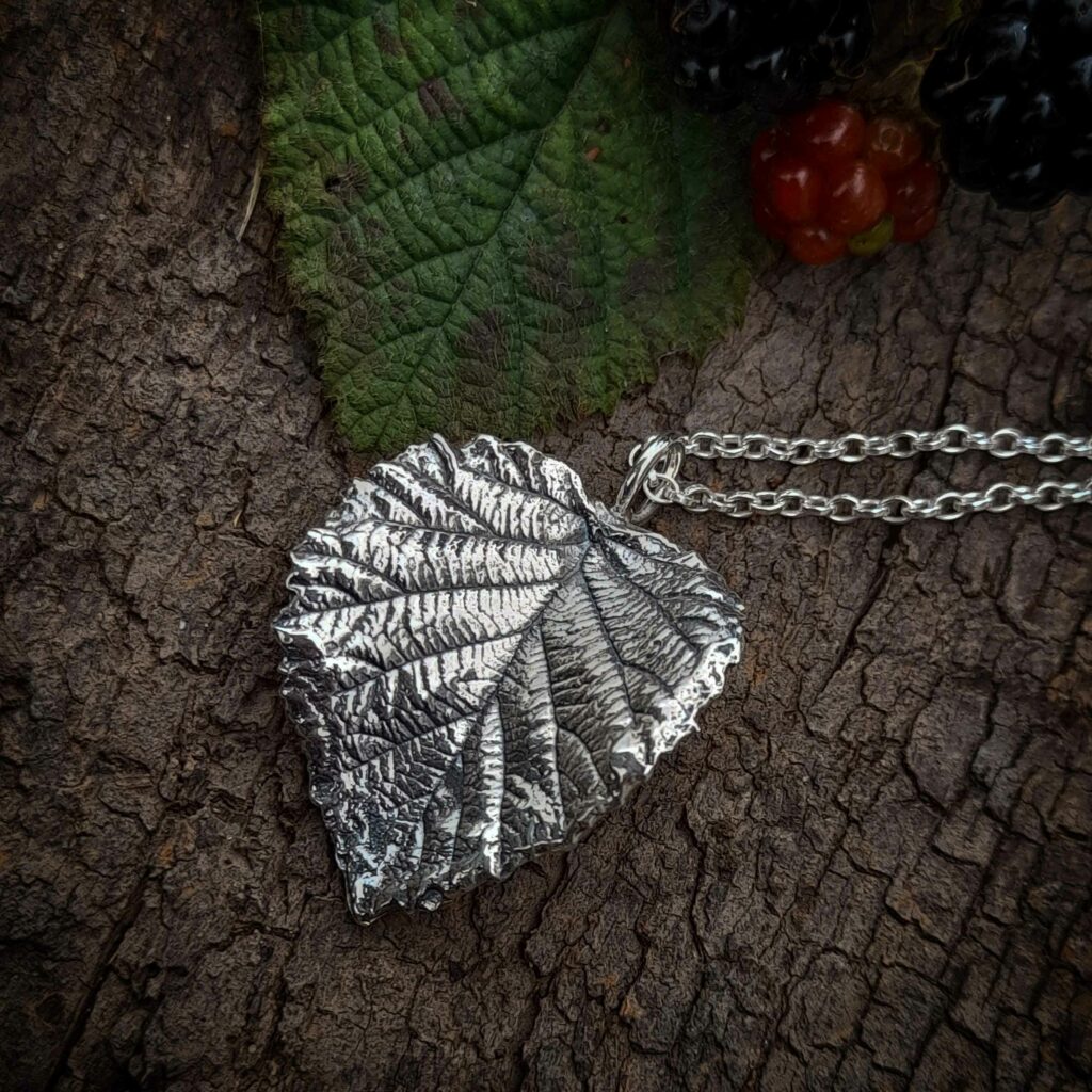 Silver deals leaf choker