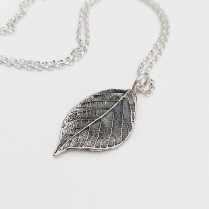 small-bramble-leaf-necklace-white-background-1