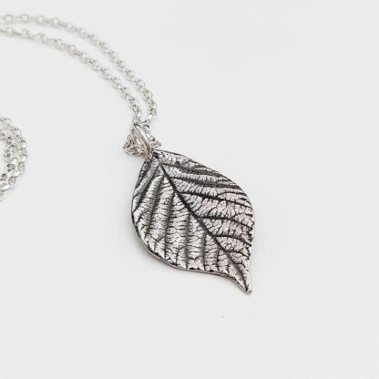 small-bramble-leaf-necklace-white-background-2