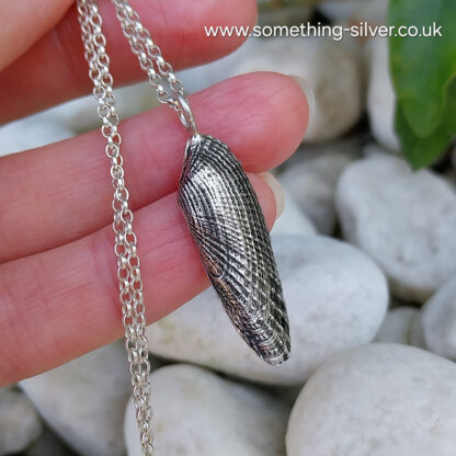 Angel Wing Clam Shell Necklace in Hand pic2